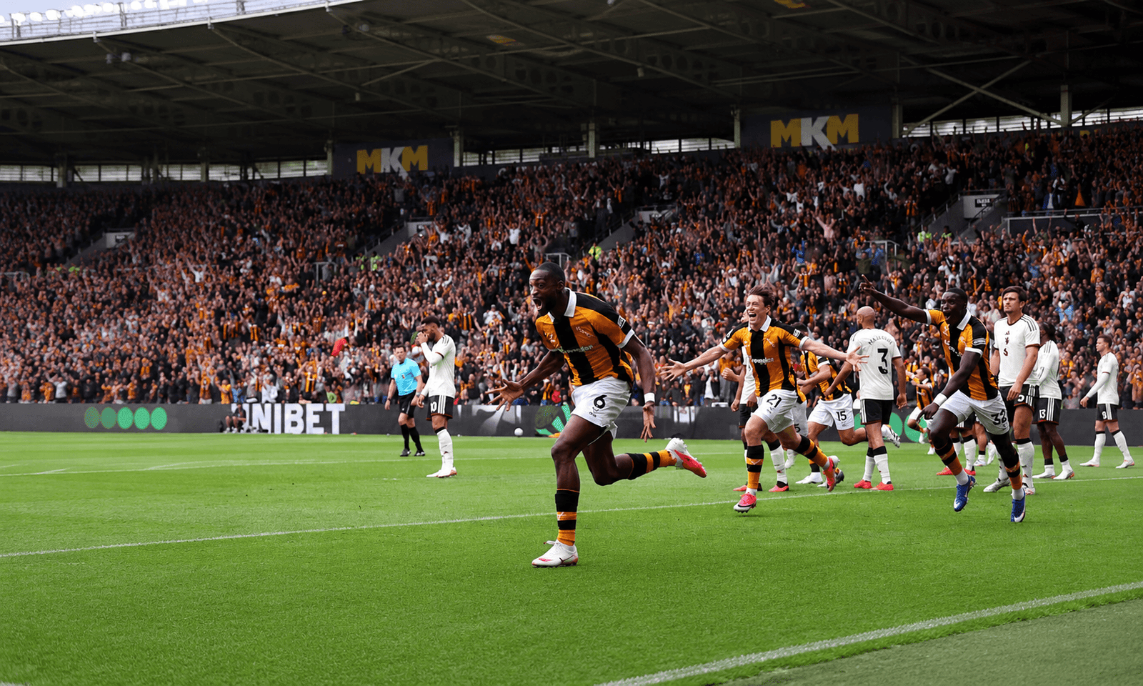 manchester united kalah hull city 0-2 di laga perdana Premier League