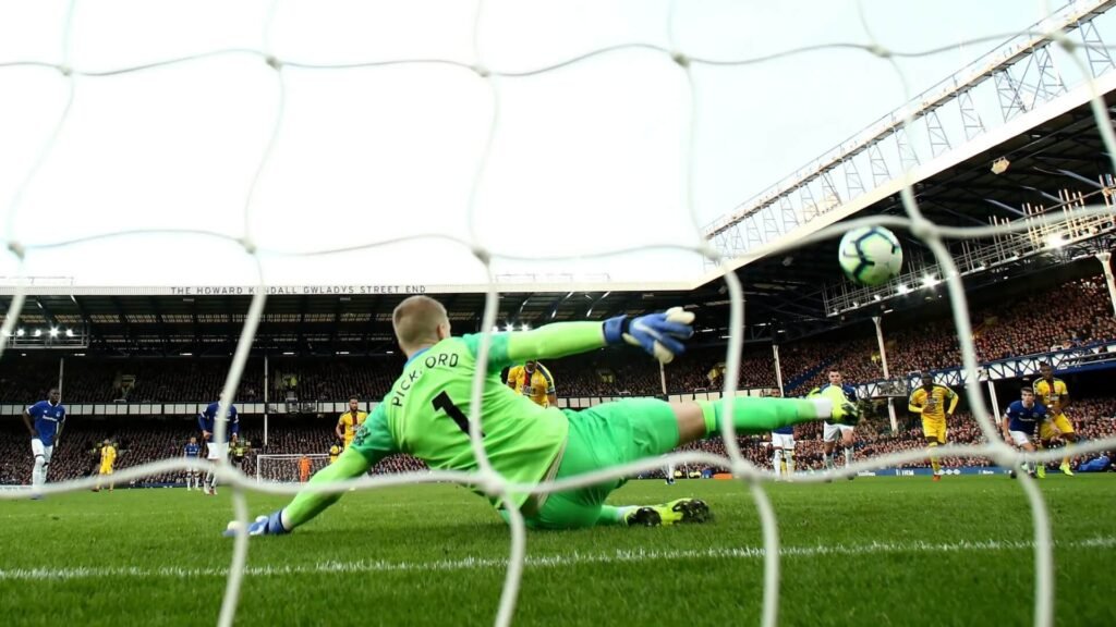 jordan pickford penyelamatan everton